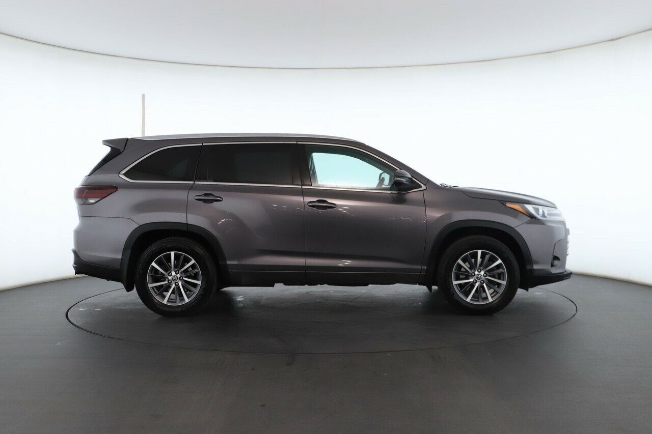 Toyota Kluger image 2
