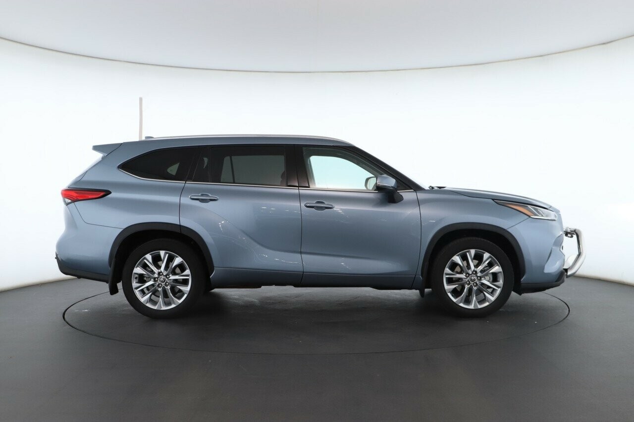 Toyota Kluger image 2