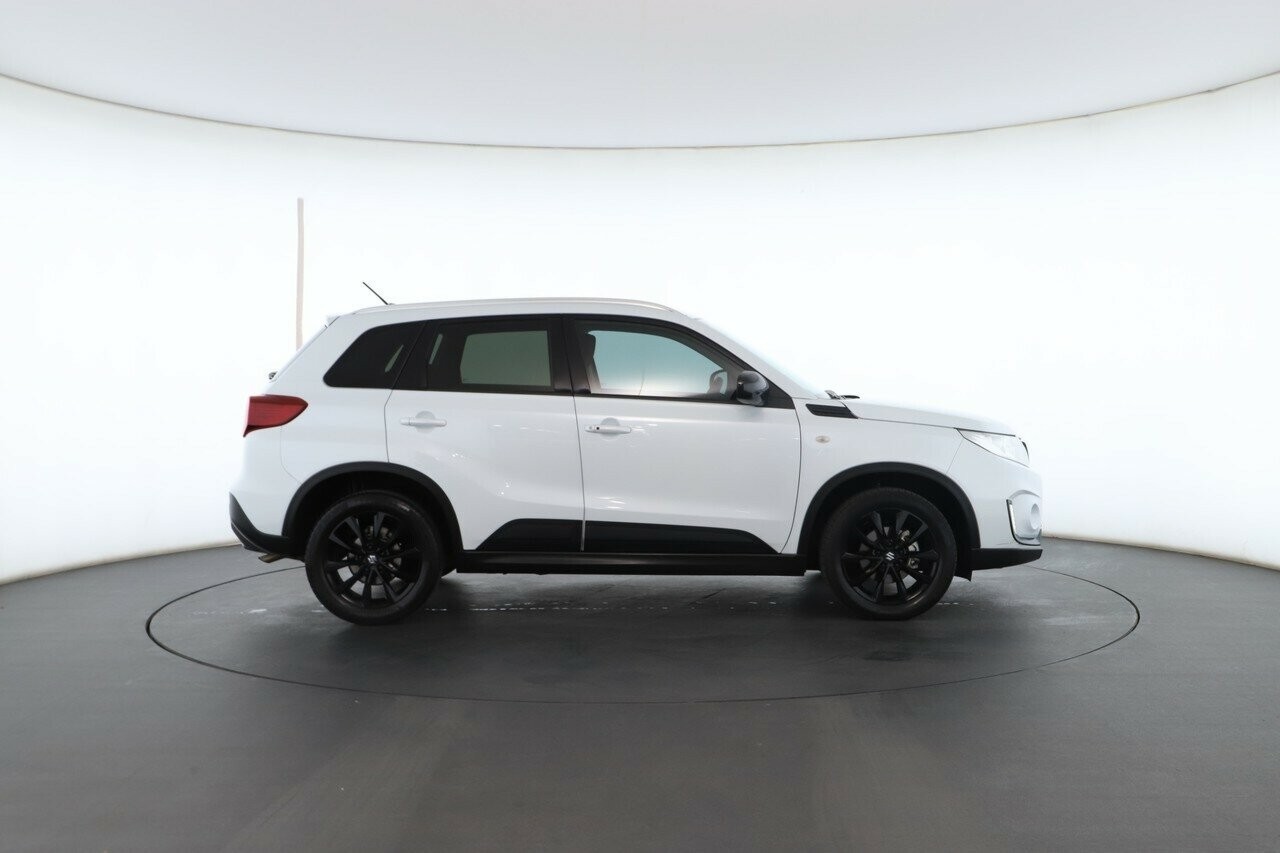 Suzuki Vitara image 2