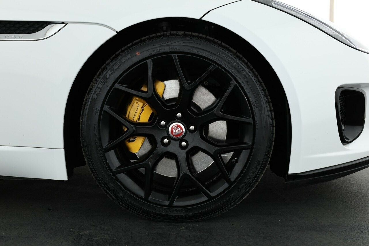 Jaguar F-type image 3