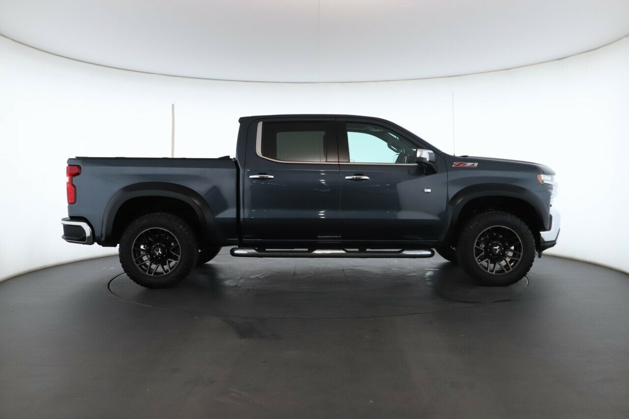 Chevrolet Silverado image 2
