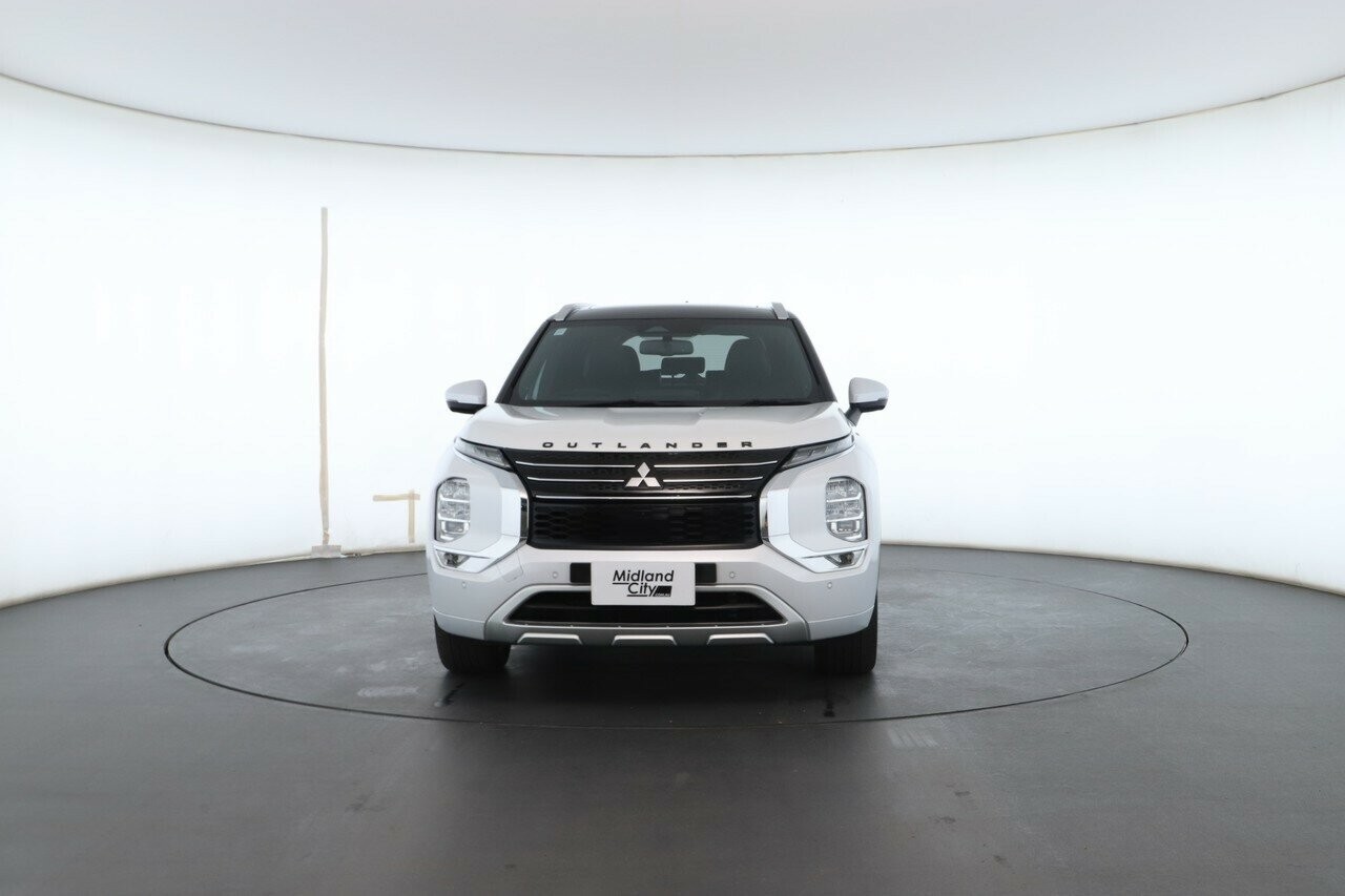 Mitsubishi Outlander image 4