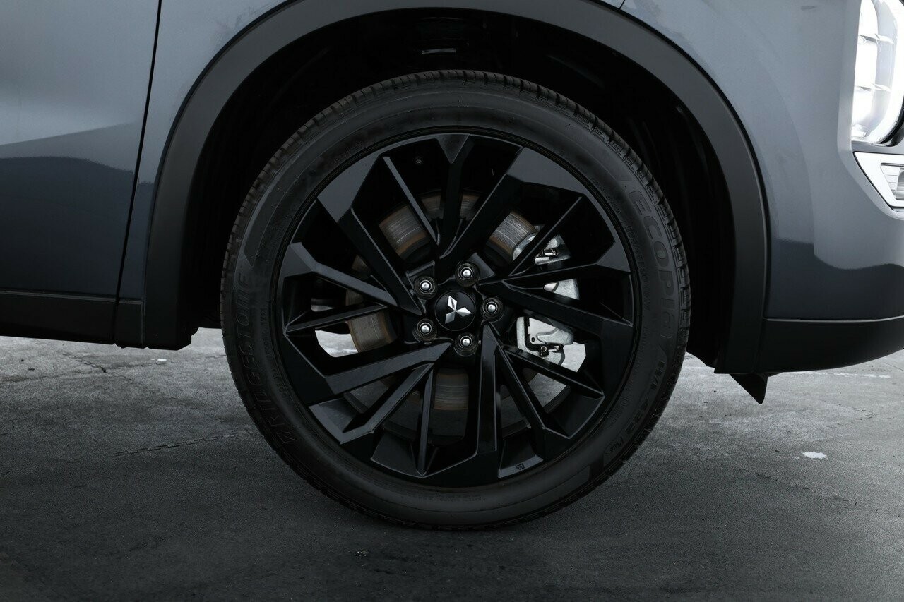 Mitsubishi Outlander image 3