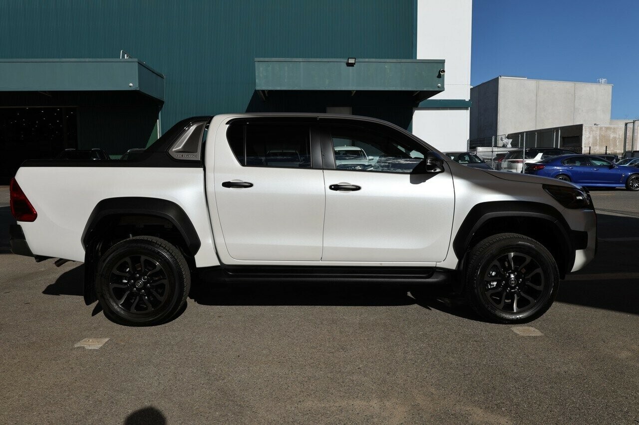 Toyota Hilux image 3