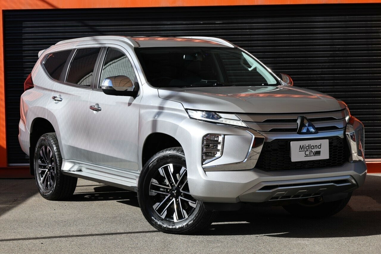 Mitsubishi Pajero Sport image 1