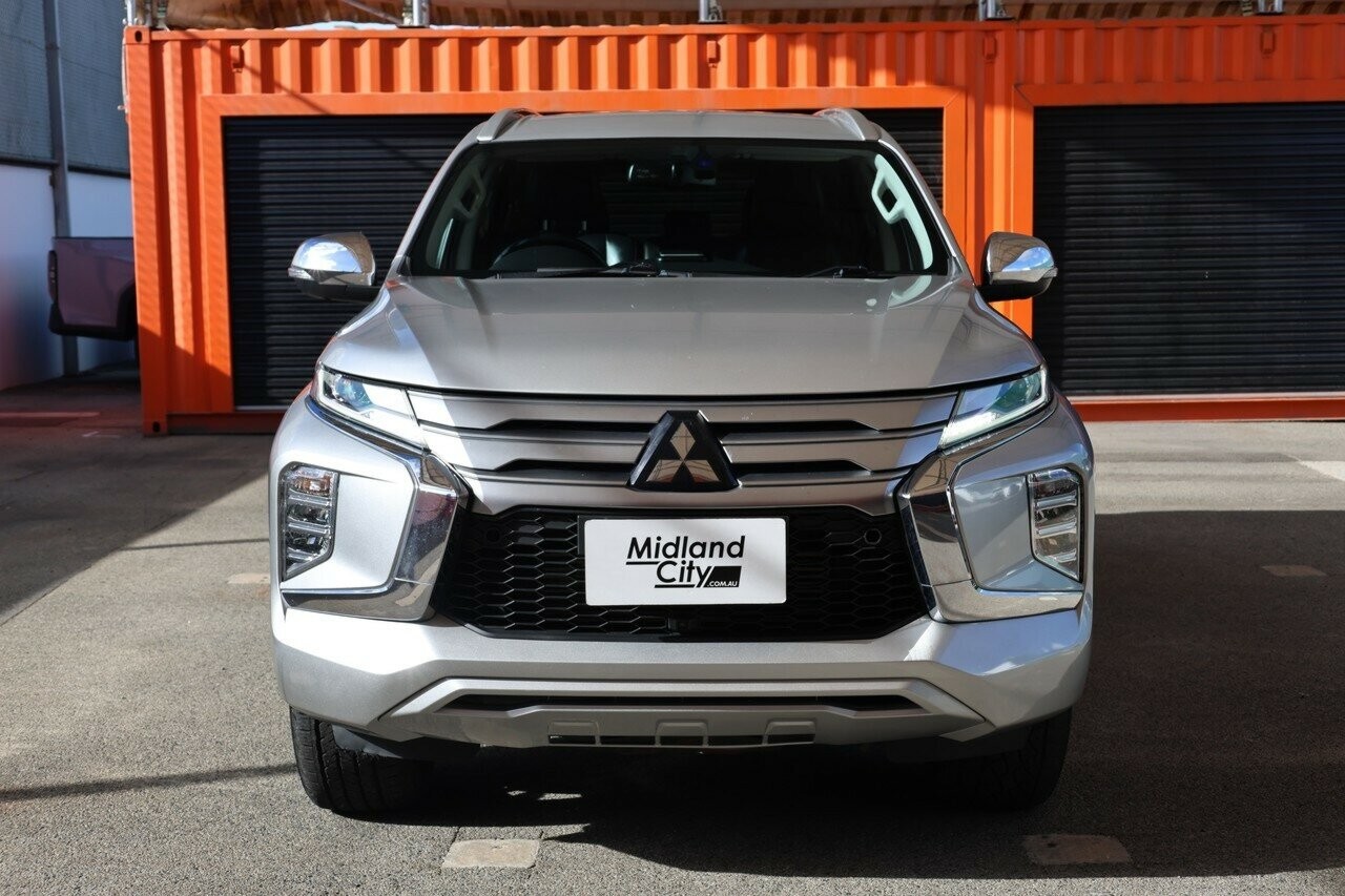 Mitsubishi Pajero Sport image 4