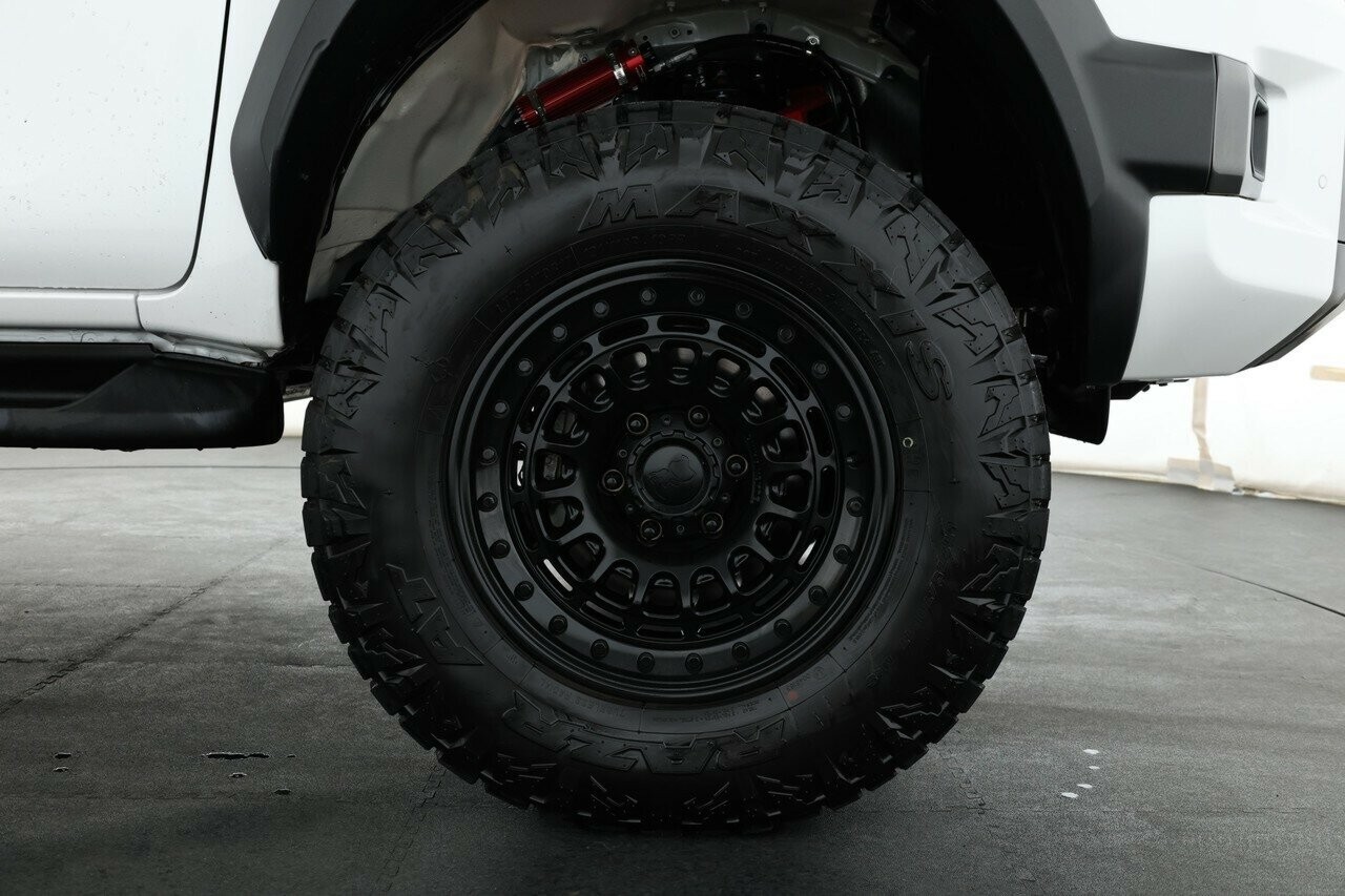 Toyota Hilux image 3