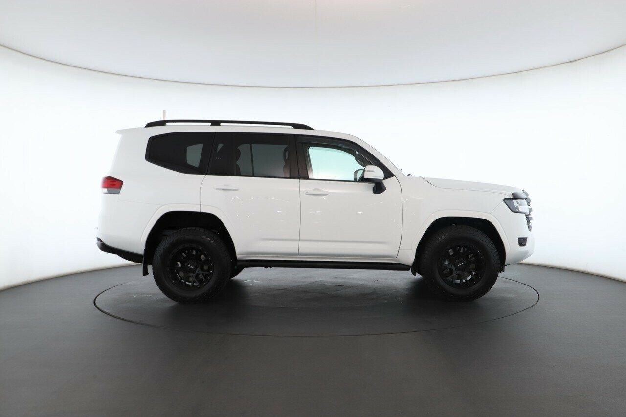 Toyota Landcruiser image 2