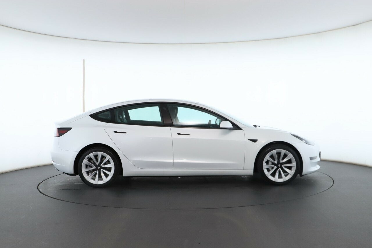 Tesla Model 3 image 2