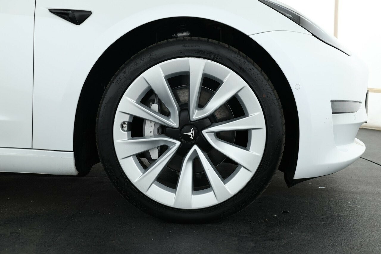 Tesla Model 3 image 3