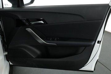 https://vehicle-cdn.autoleague.cloud/30353_61034647_15.jpg