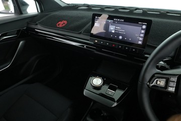 https://vehicle-cdn.autoleague.cloud/30353_61034647_18.jpg