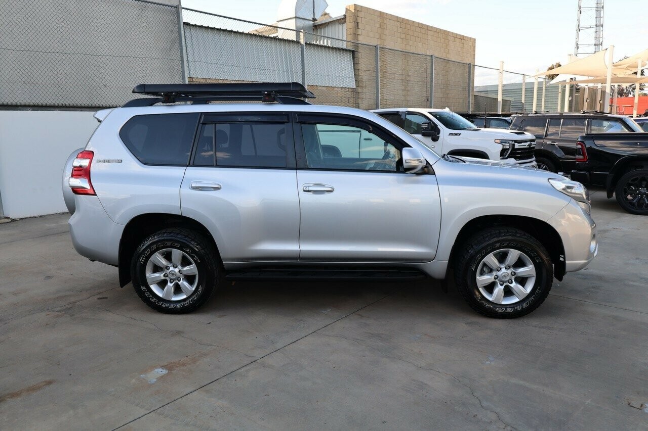 Toyota Landcruiser Prado image 2