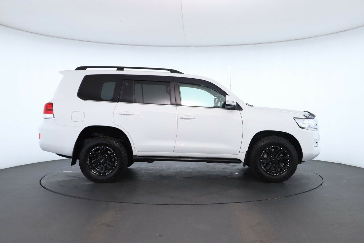 Toyota Landcruiser image 2