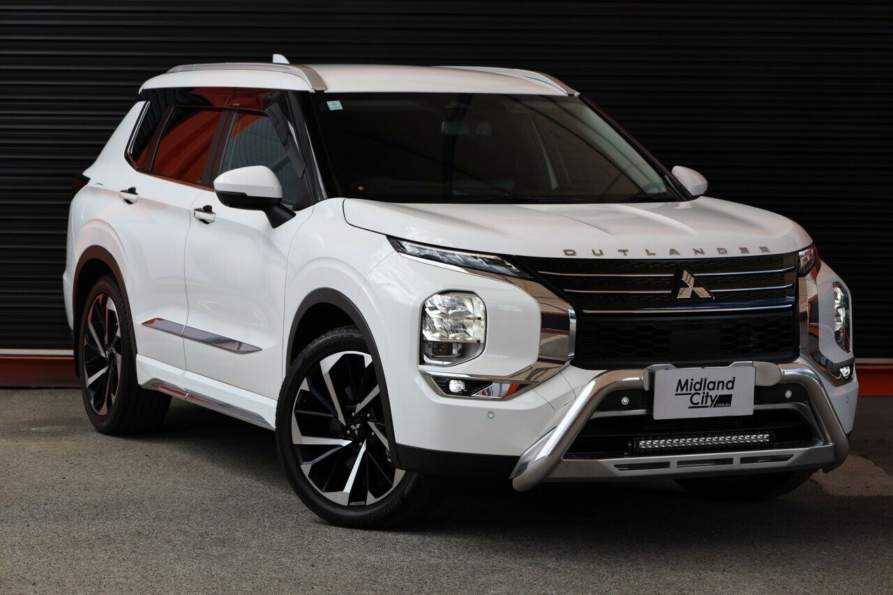 Mitsubishi Outlander image 1
