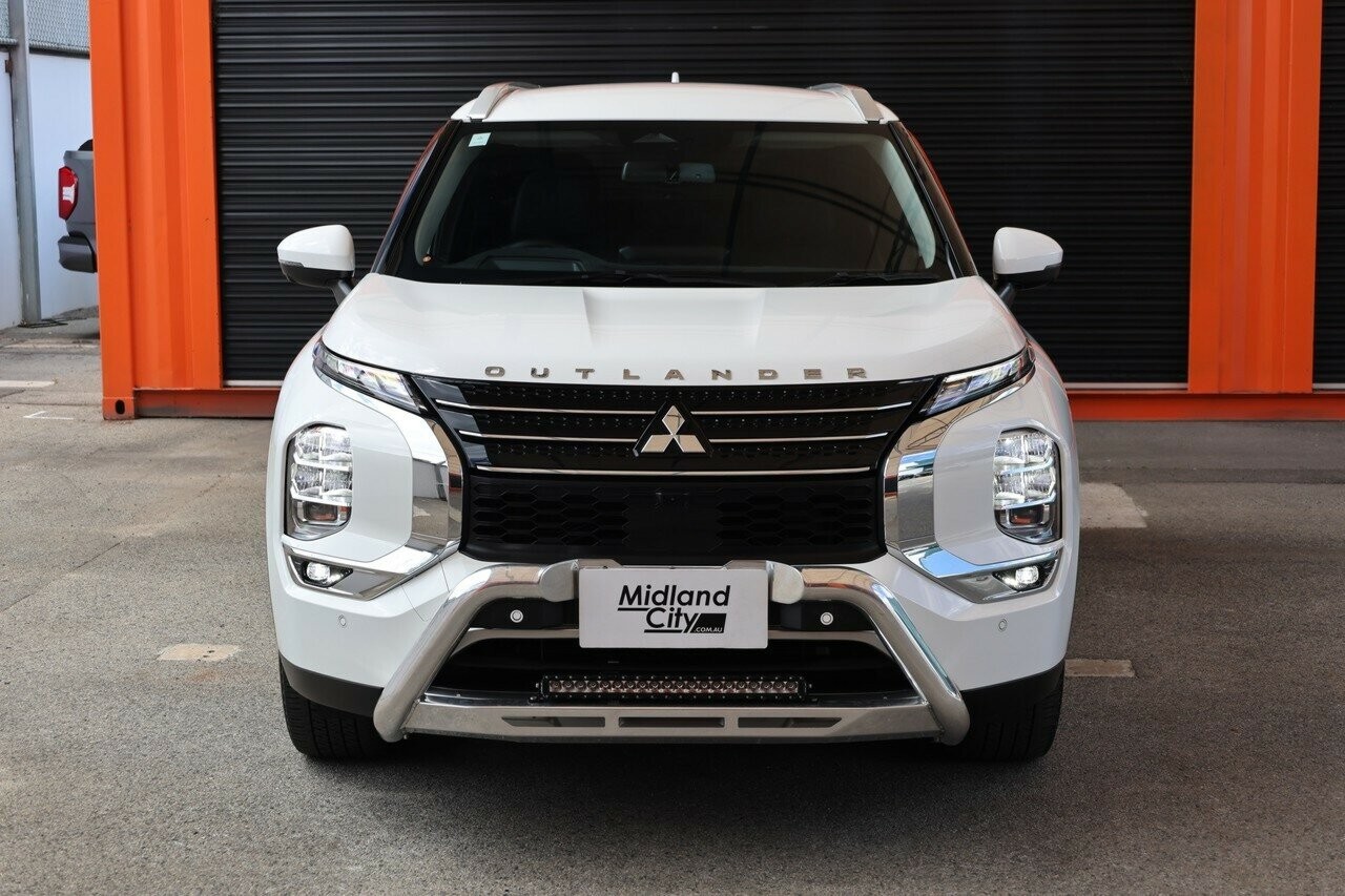 Mitsubishi Outlander image 4