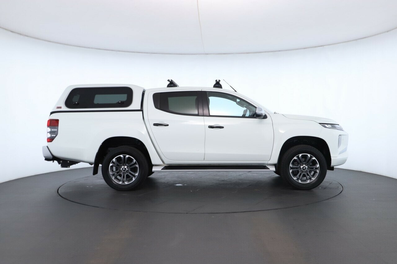 Mitsubishi Triton image 2