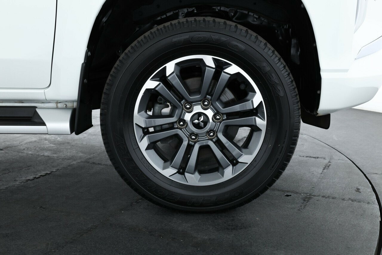 Mitsubishi Triton image 3