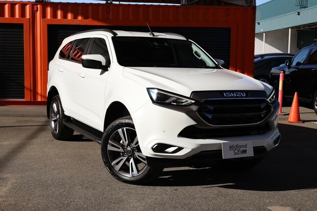 Isuzu Mu-x image 1