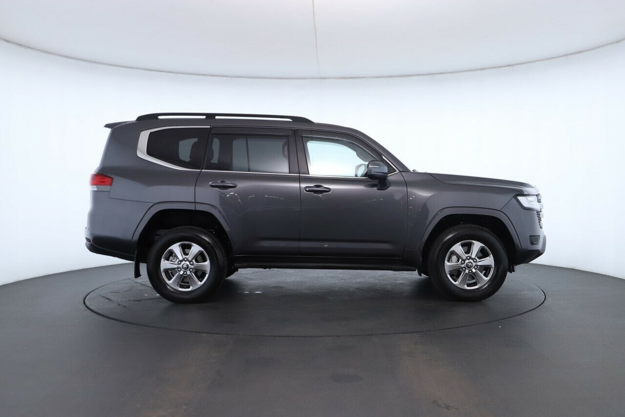 Toyota Landcruiser image 2