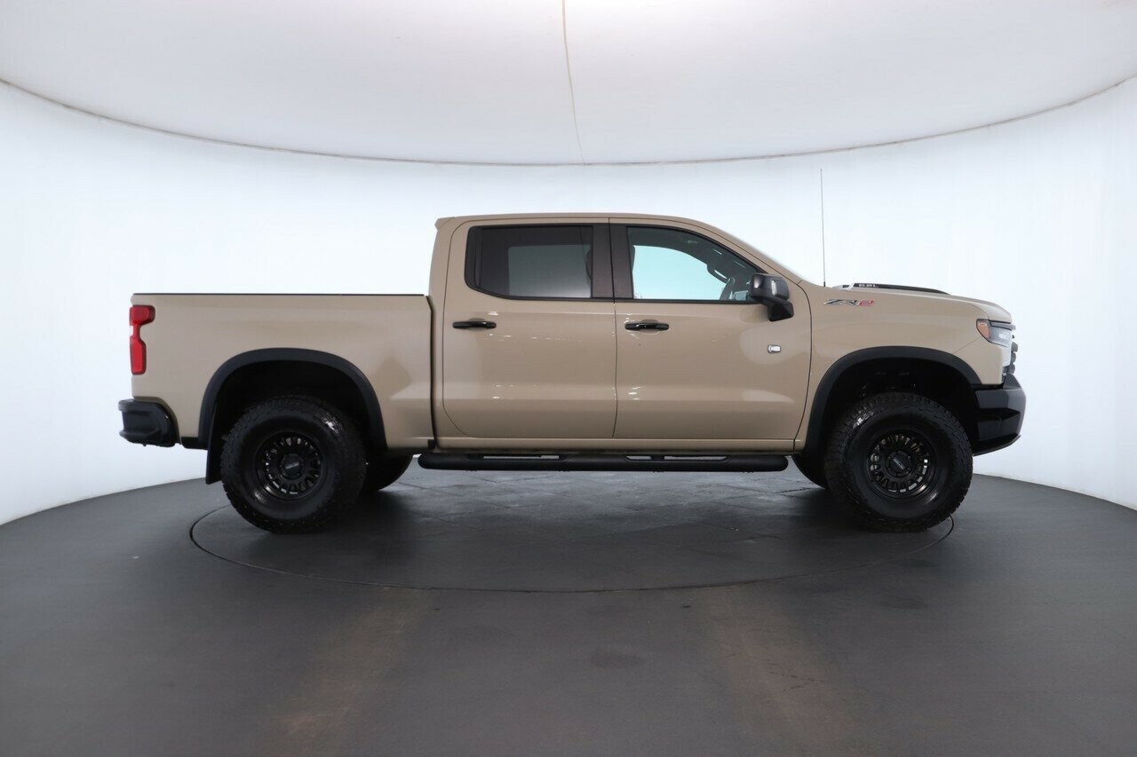 Chevrolet Silverado image 2