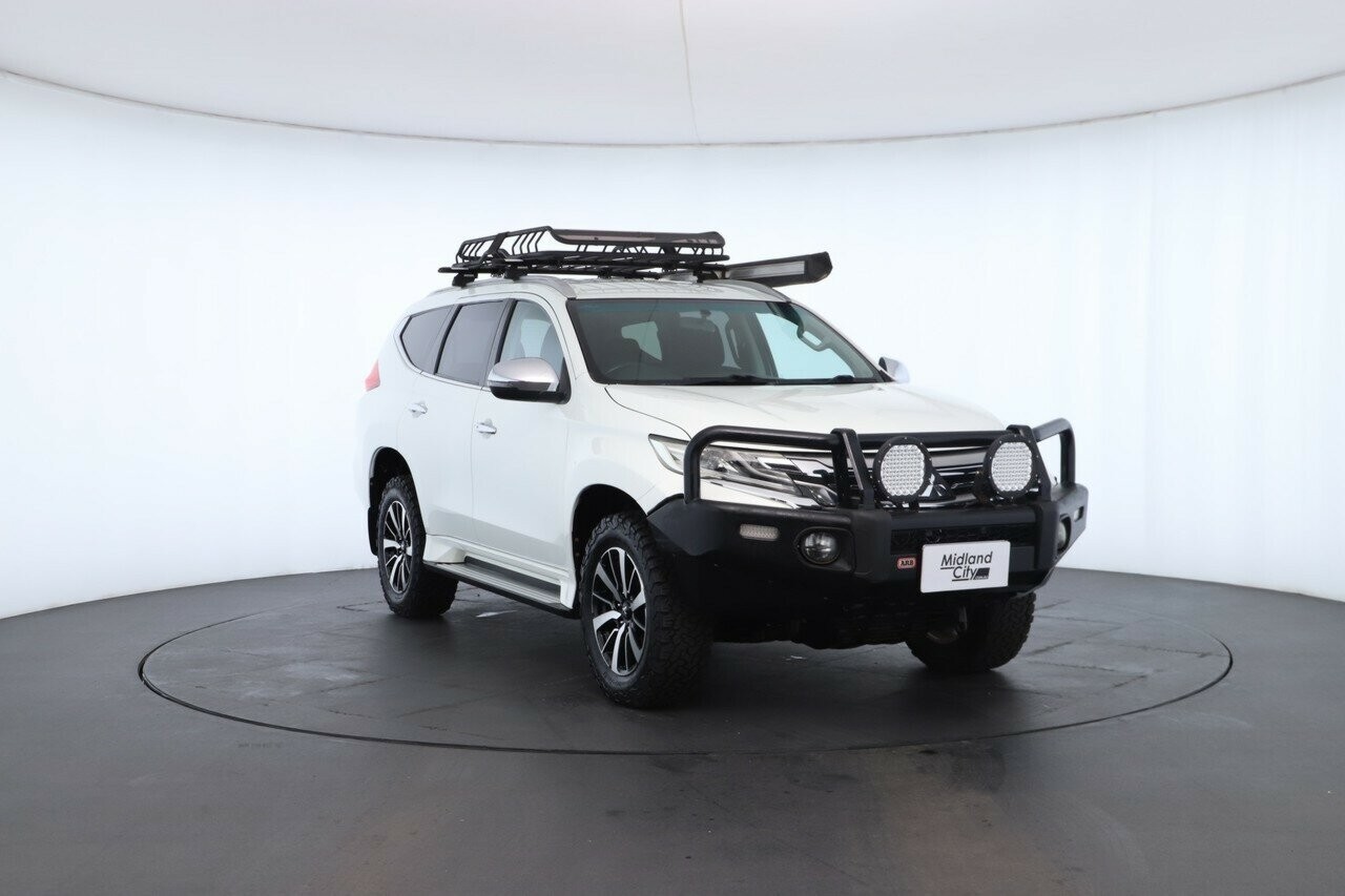 Mitsubishi Pajero Sport image 4