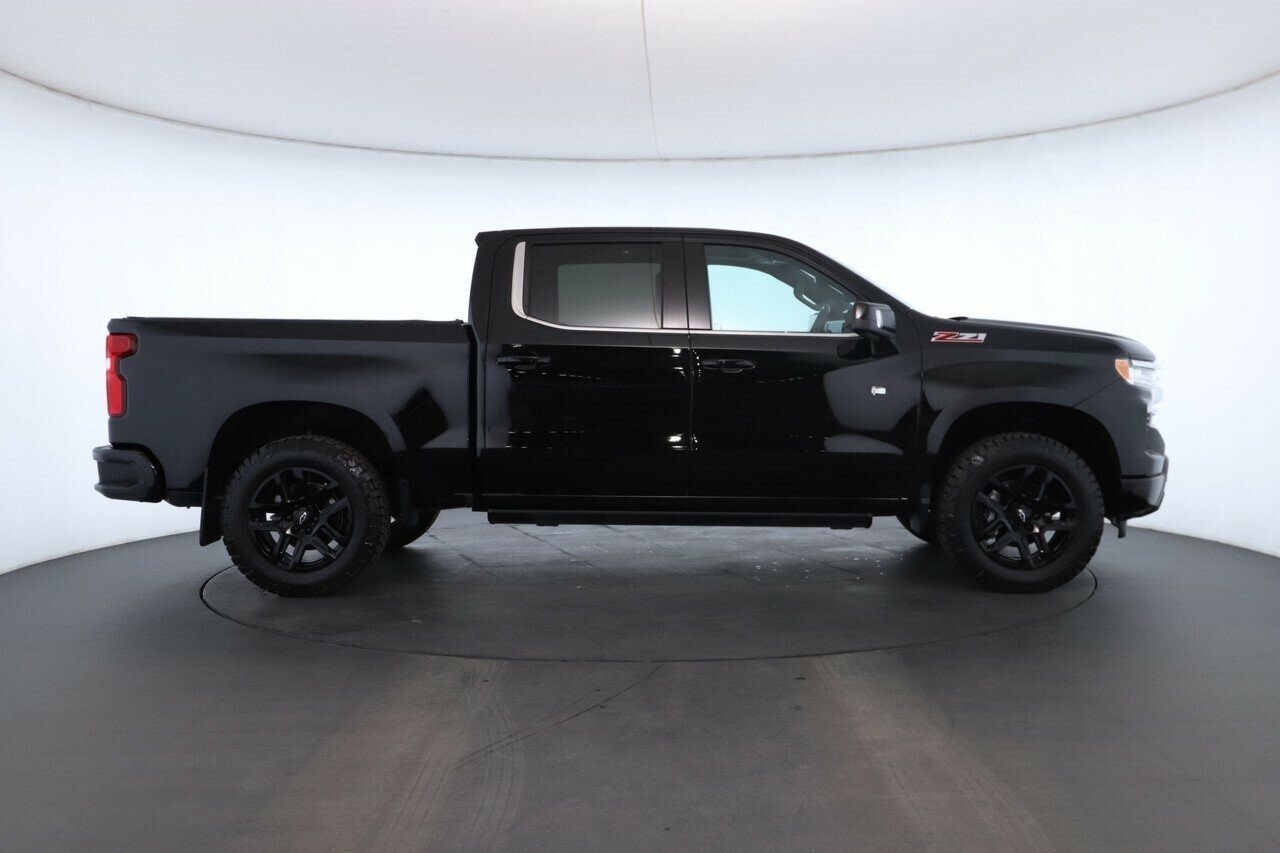 Chevrolet Silverado image 2