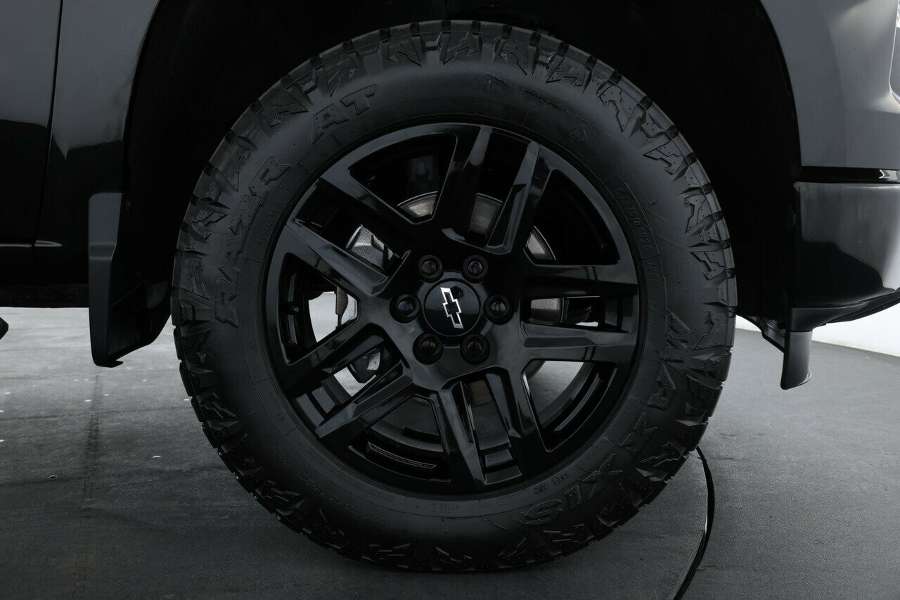 Chevrolet Silverado image 3