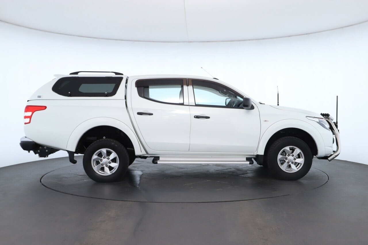 Mitsubishi Triton image 2