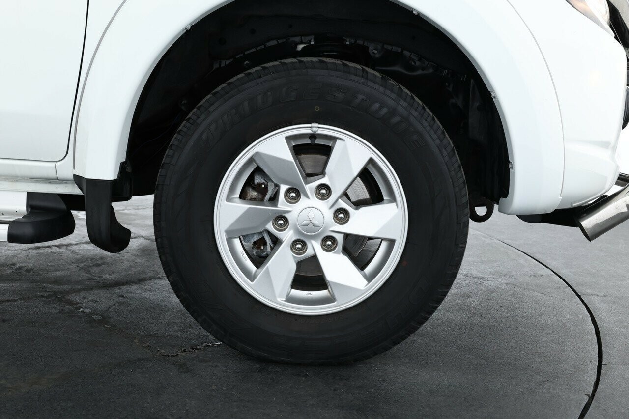 Mitsubishi Triton image 3