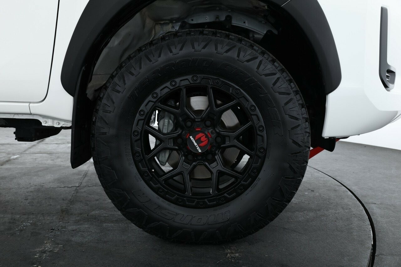 Toyota Hilux image 3