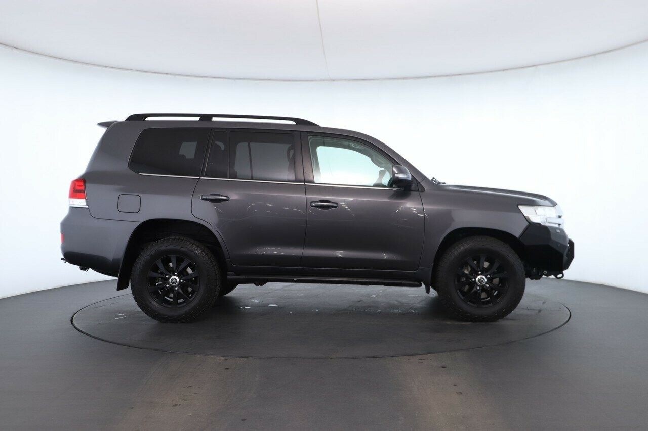 Toyota Landcruiser image 2