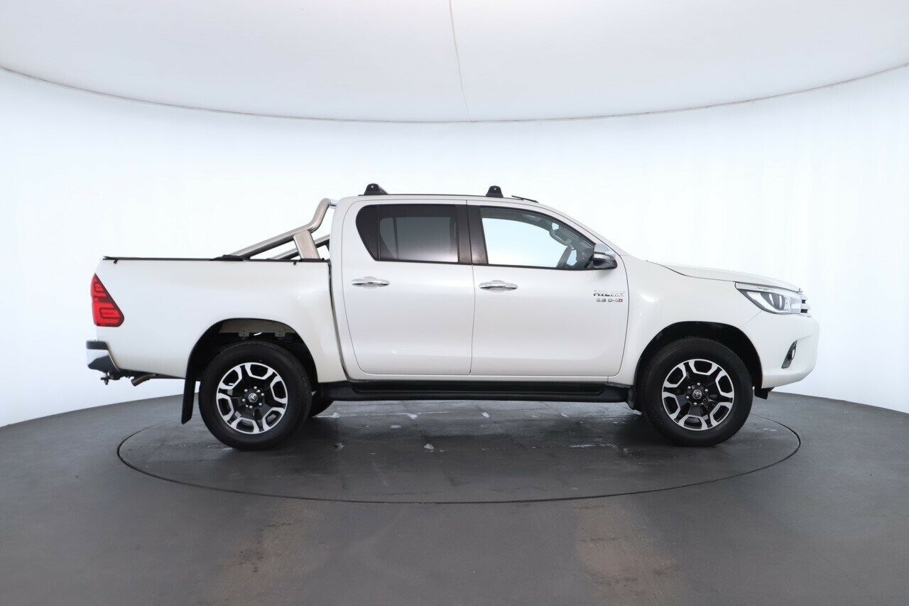 Toyota Hilux image 2