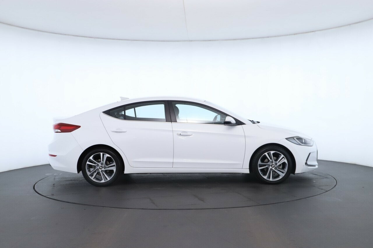 Hyundai Elantra image 2