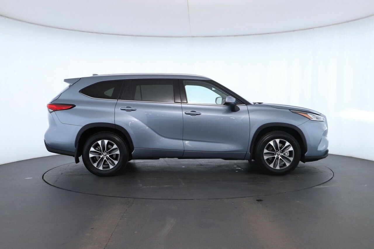 Toyota Kluger image 2