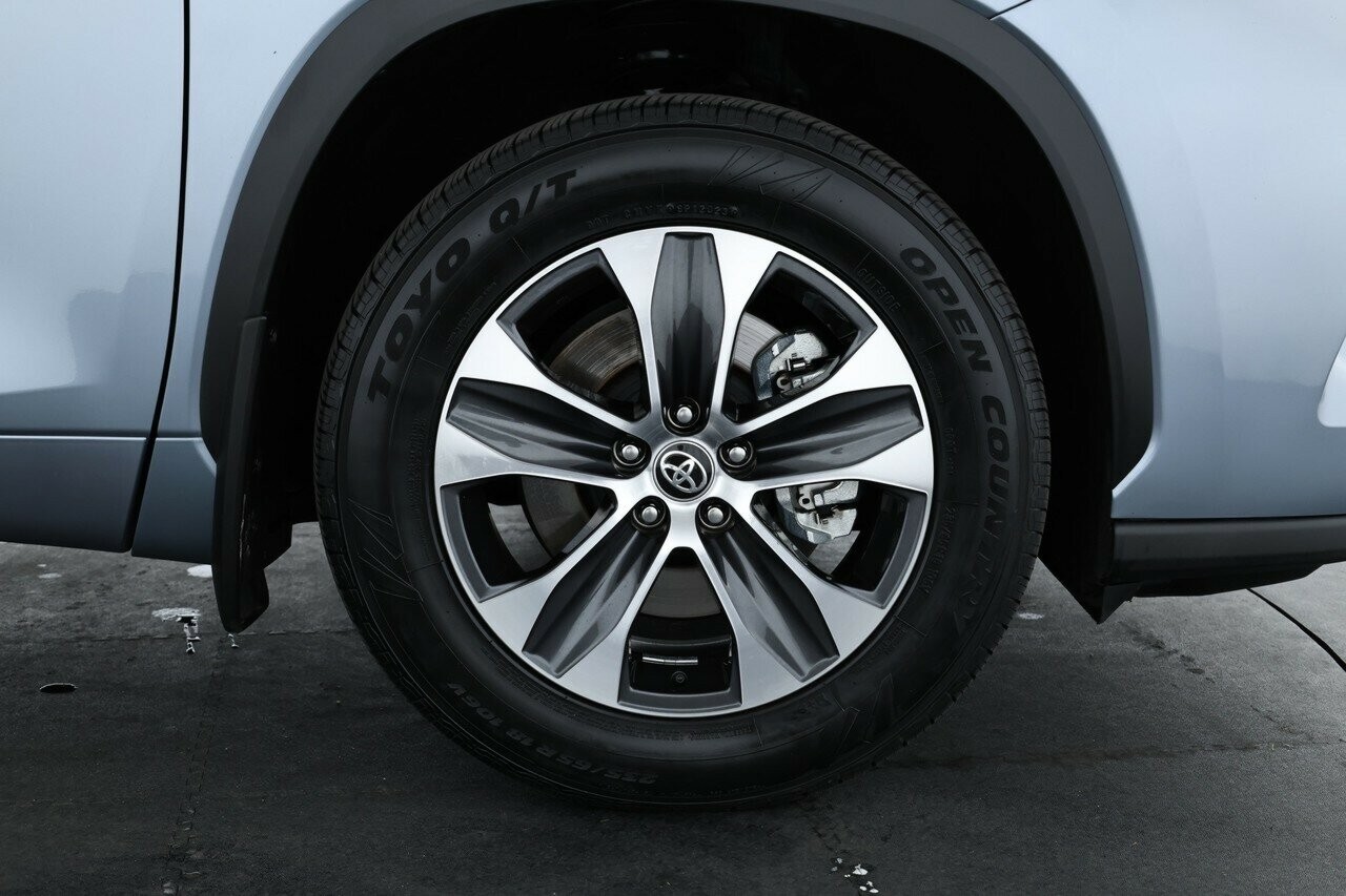 Toyota Kluger image 3