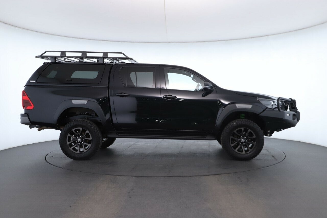 Toyota Hilux image 2