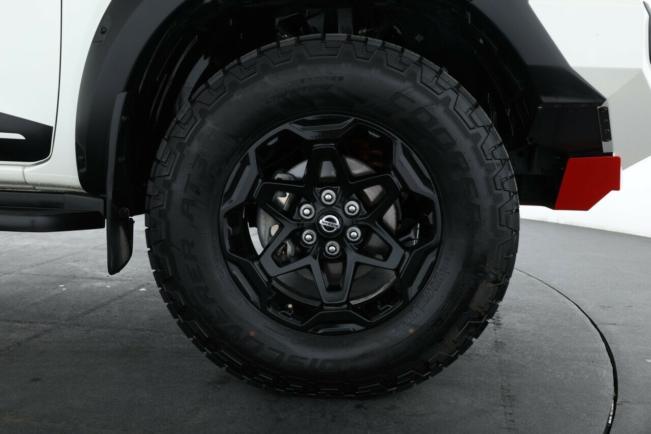 Nissan Navara image 3