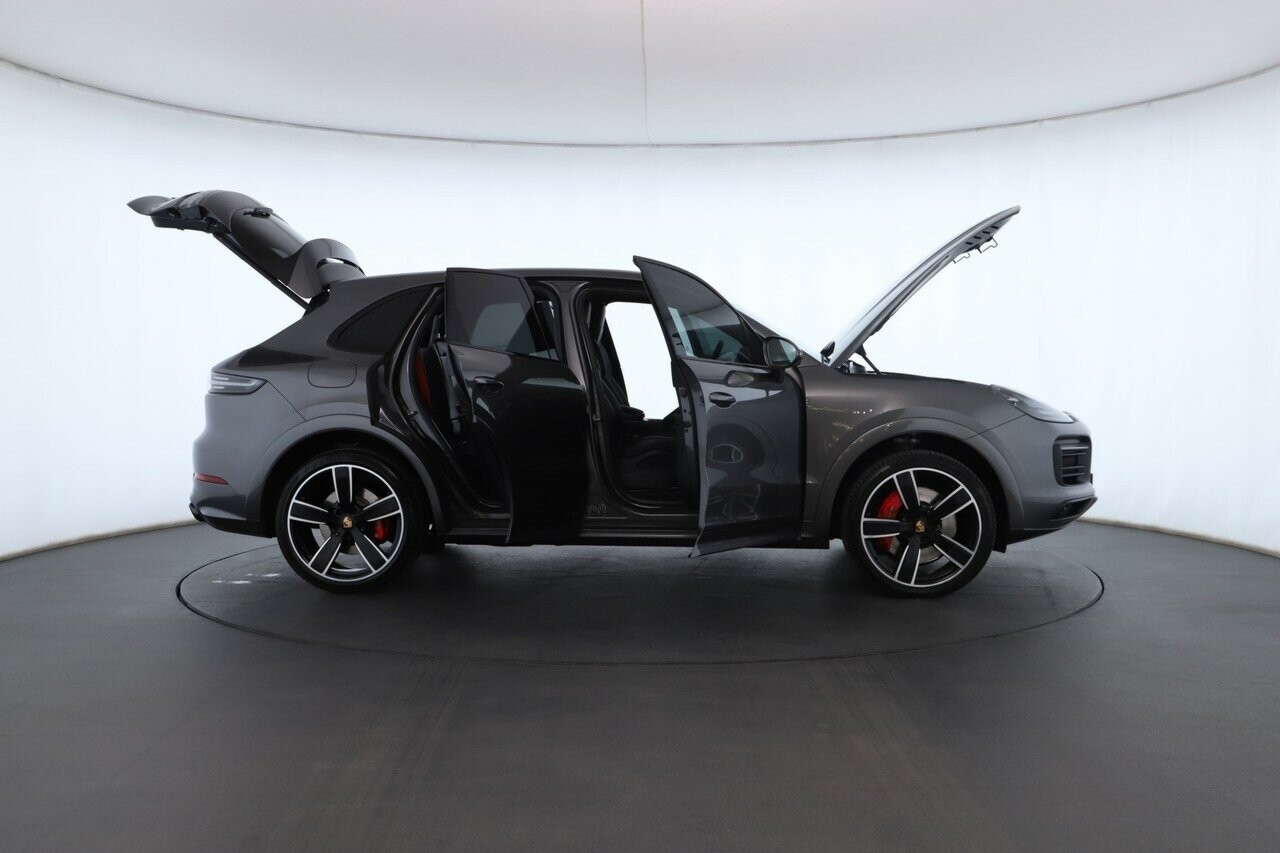 Porsche Cayenne image 2
