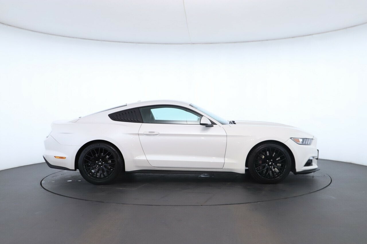 Ford Mustang image 2