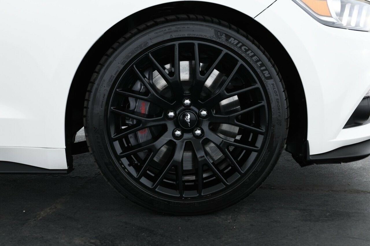 Ford Mustang image 3