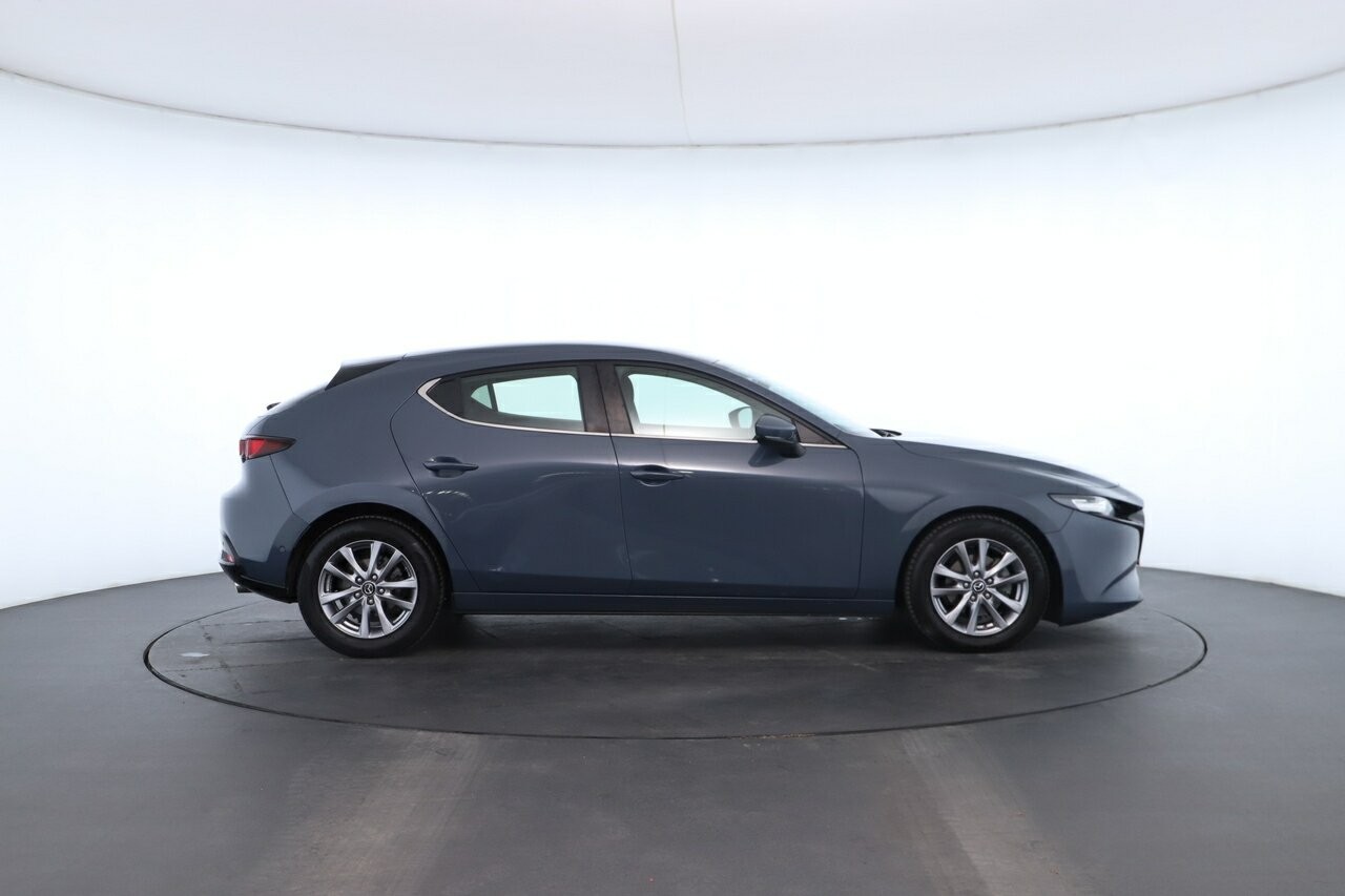 Mazda 3 image 2