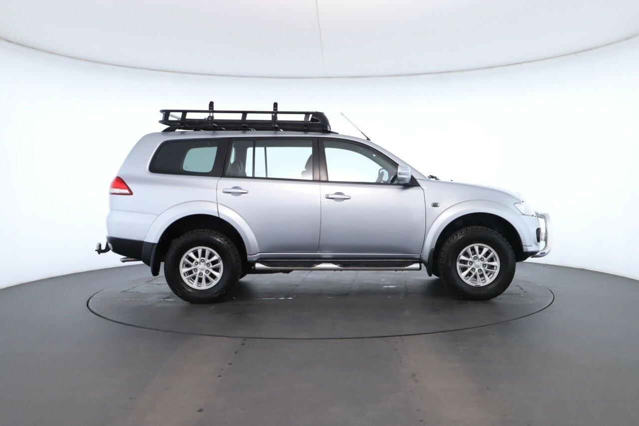 Mitsubishi Challenger image 2