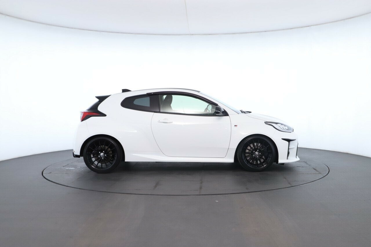 Toyota Yaris image 2