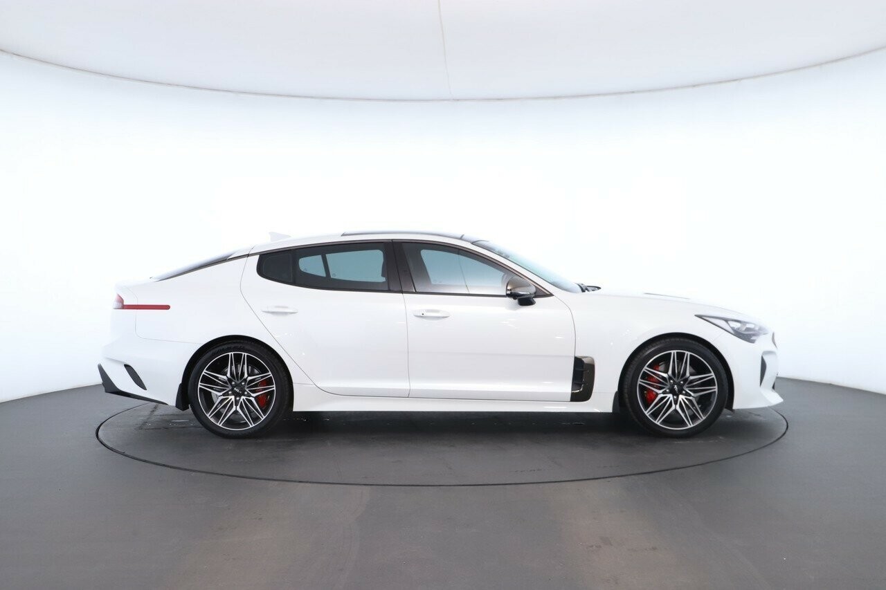 Kia Stinger image 2