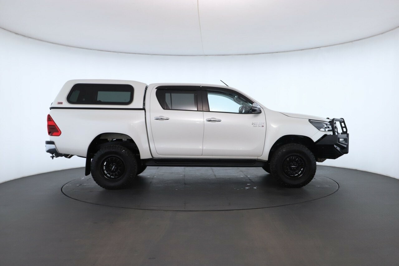 Toyota Hilux image 2