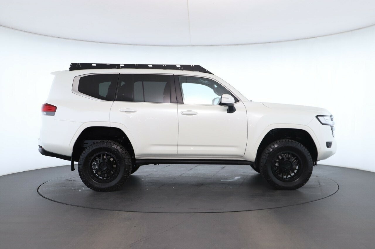 Toyota Landcruiser image 2