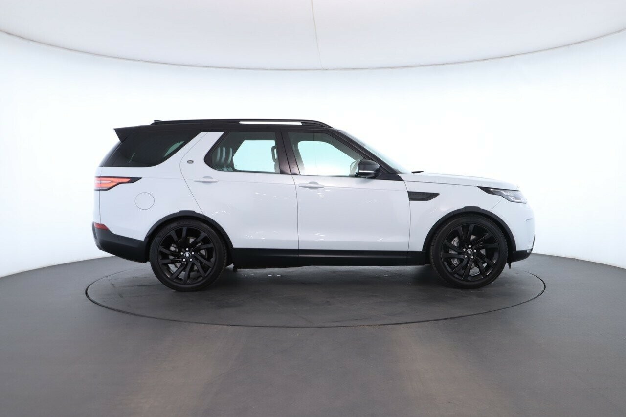Land Rover Discovery image 2