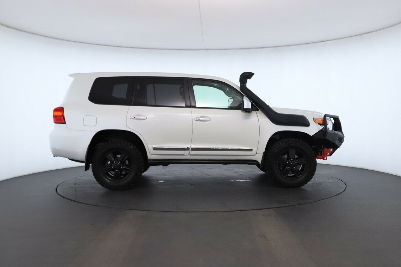 Toyota Landcruiser image 2