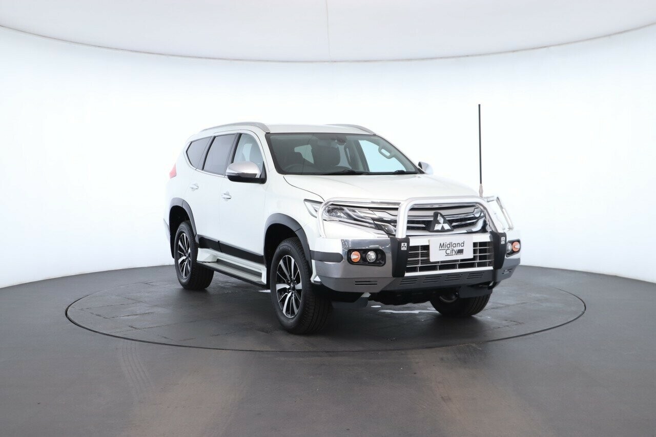 Mitsubishi Pajero Sport image 4